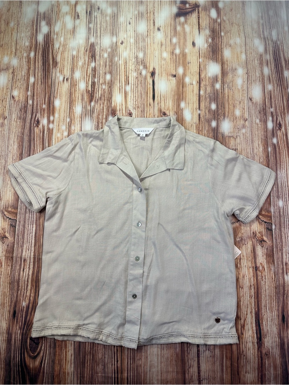 NWT Danskin Lightweight Button-Front Short Sleeve Shirt - Light Beige Sz Medium